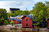 Porvoo (Borg), gli antichi magazzini rosso ruggine allineati lungo le rive del fiume Porvoonjoki, vera icona della citt.  